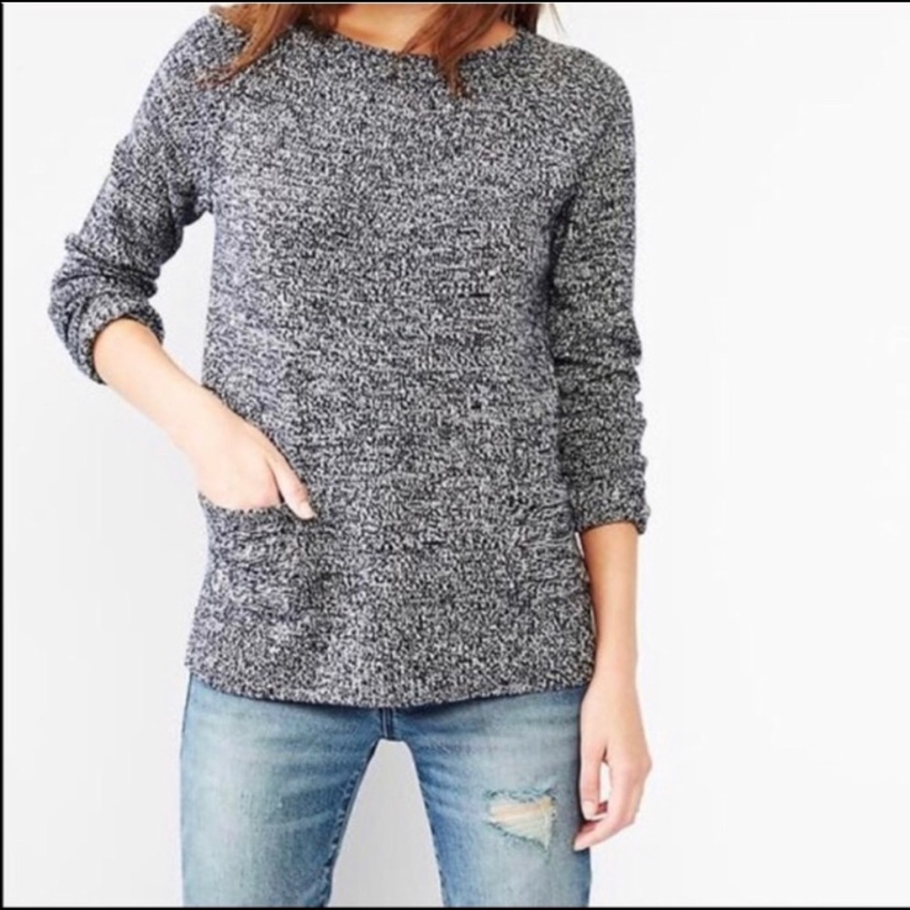 Navy and white marled Gap knit sweater w/ pockets
